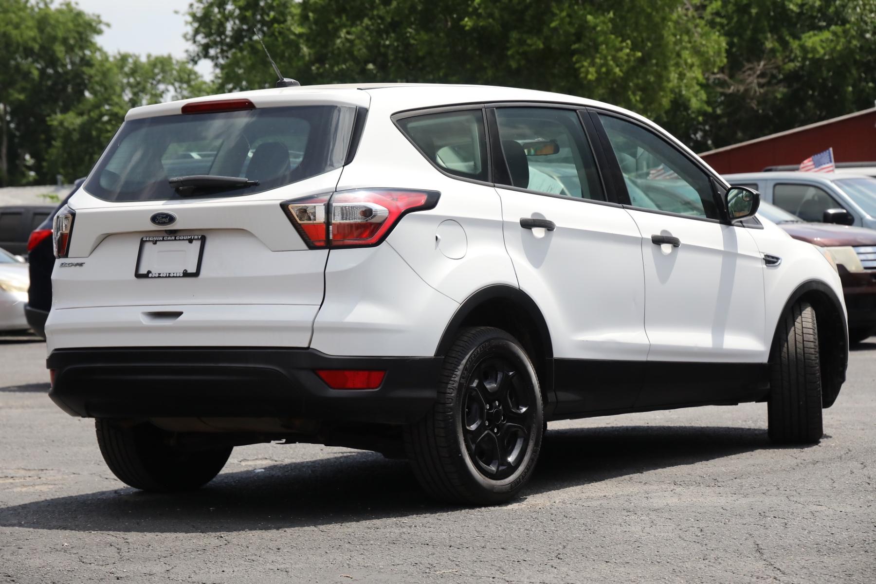 2017 WHITE FORD ESCAPE S FWD (1FMCU0F74HU) with an 2.5L L4 DOHC 16V engine, 6-SPEED AUTOMATIC transmission, located at 420 E. Kingsbury St., Seguin, TX, 78155, (830) 401-0495, 29.581060, -97.961647 - Photo #4
